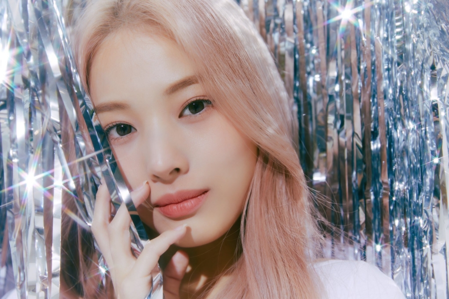 前 NMIXX 成员 Jinni 推出了她自己的 Instagram 帐户