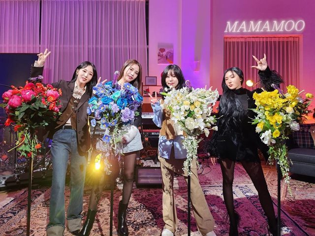 MAMAMOO 成员作为《华莎秀》最后一集来宾，来看看如演唱会的现场表演吧！